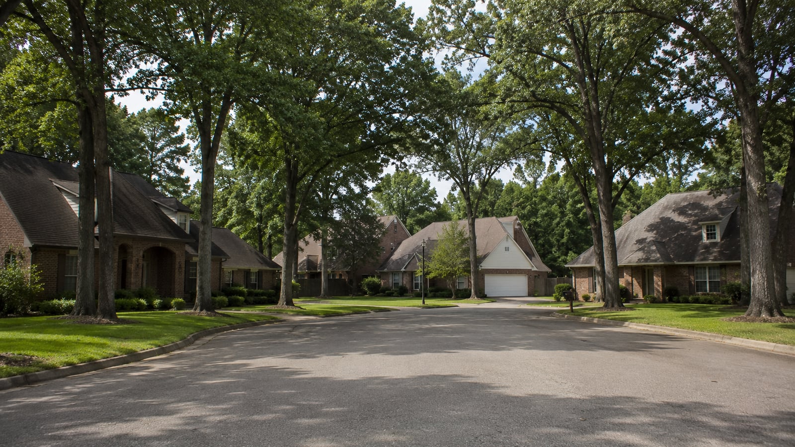 Established Cordova Tennessee residential cul-de-sac with mature trees and 1990s-era homes